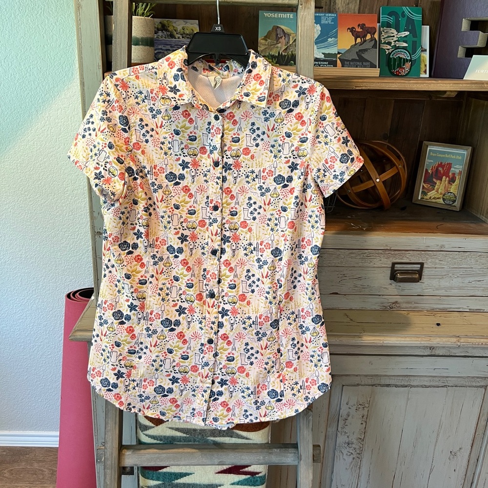 Duluth Trading Co. women’s performance gardening shirt size small